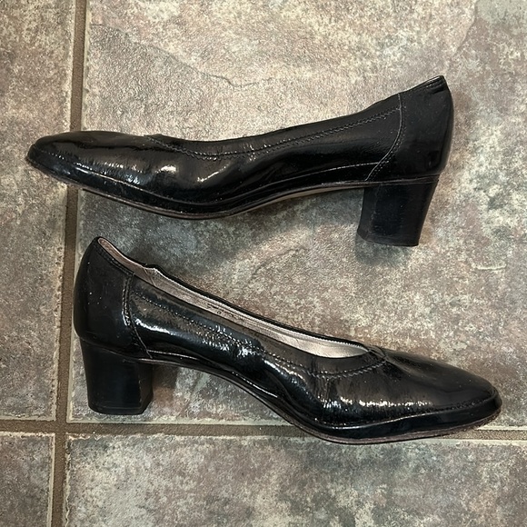 Amalfi by Rangoni size 7M patent leather heels - Picture 4 of 6